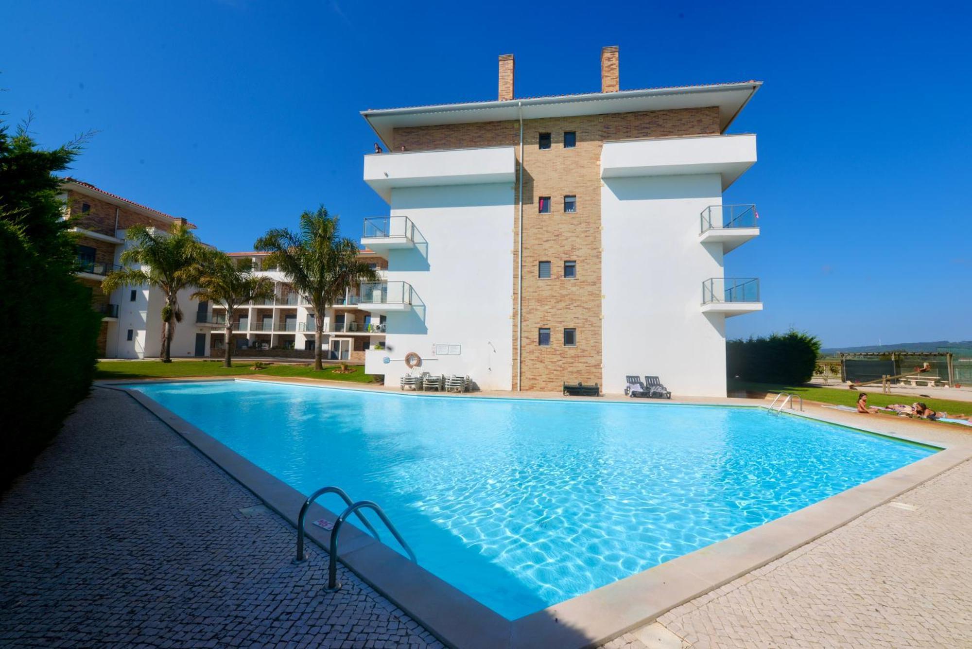 Pebble - 1 Bedroom Apartment Sleeps 5 With Pool & Tennis Court São Martinho do Porto Zewnętrze zdjęcie